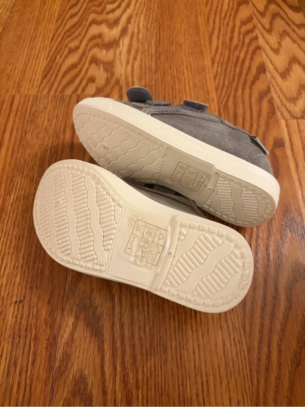 Chus Kids' Gray Canvas Velcro Sneaker